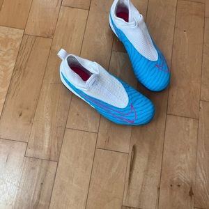 Brand New Nike Soccer Cleats youth 6